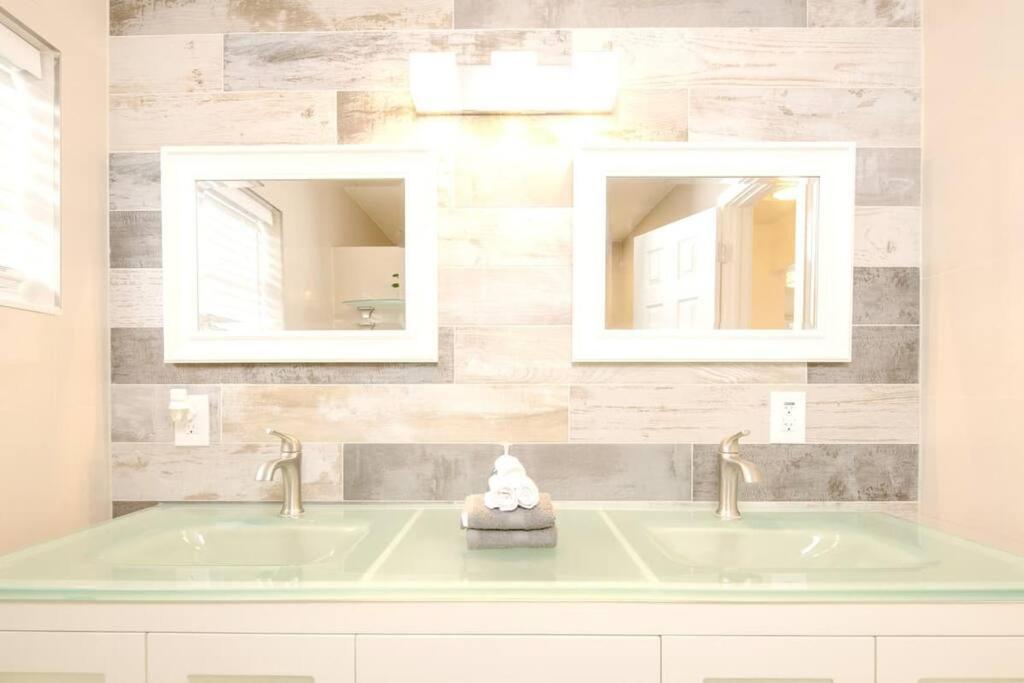 Stunning Lake-Front Villa With Pool & Spa Pembroke Pines Esterno foto